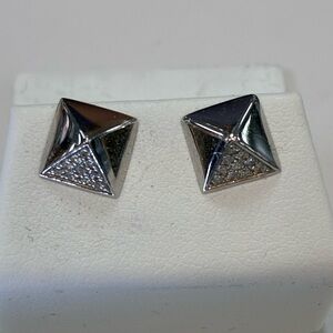 14k White Gold x Pavé Diamond Pyramid Stud Earrings Gorgeous Simple Cool Jewelry